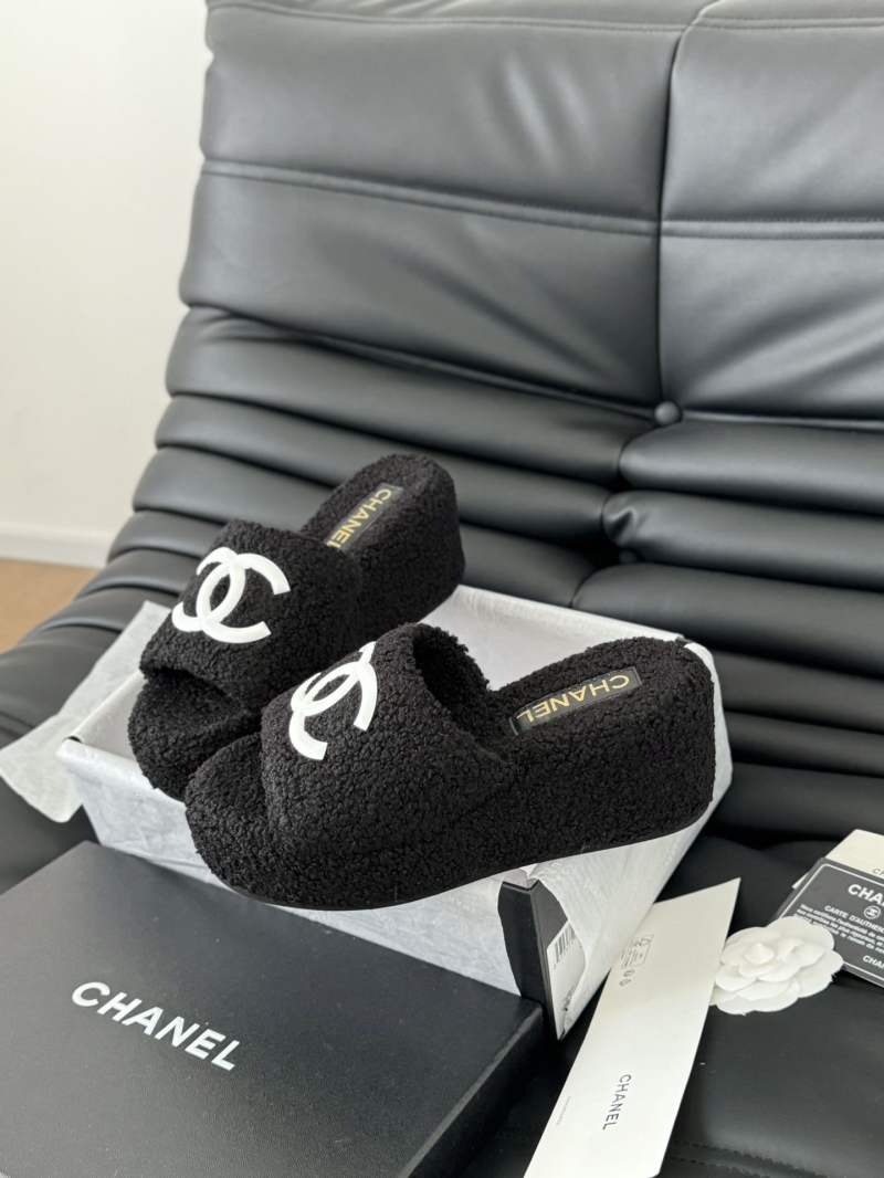 Ch**el slippers